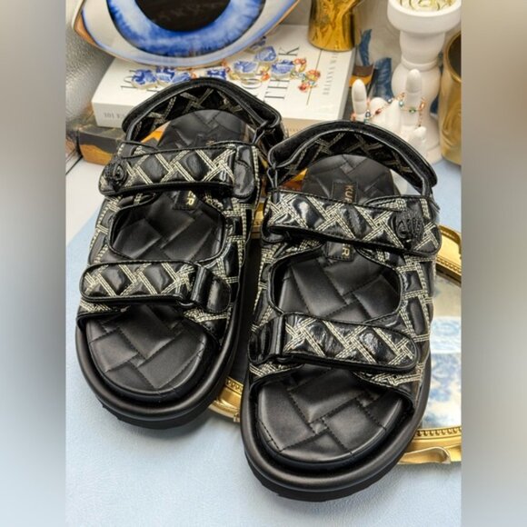 🆕 KURT GEIGER LONDON 🧿 NWOB Orson Patent Quilted Dad Sandals Sz EU38 US 7.5 - Picture 4 of 12